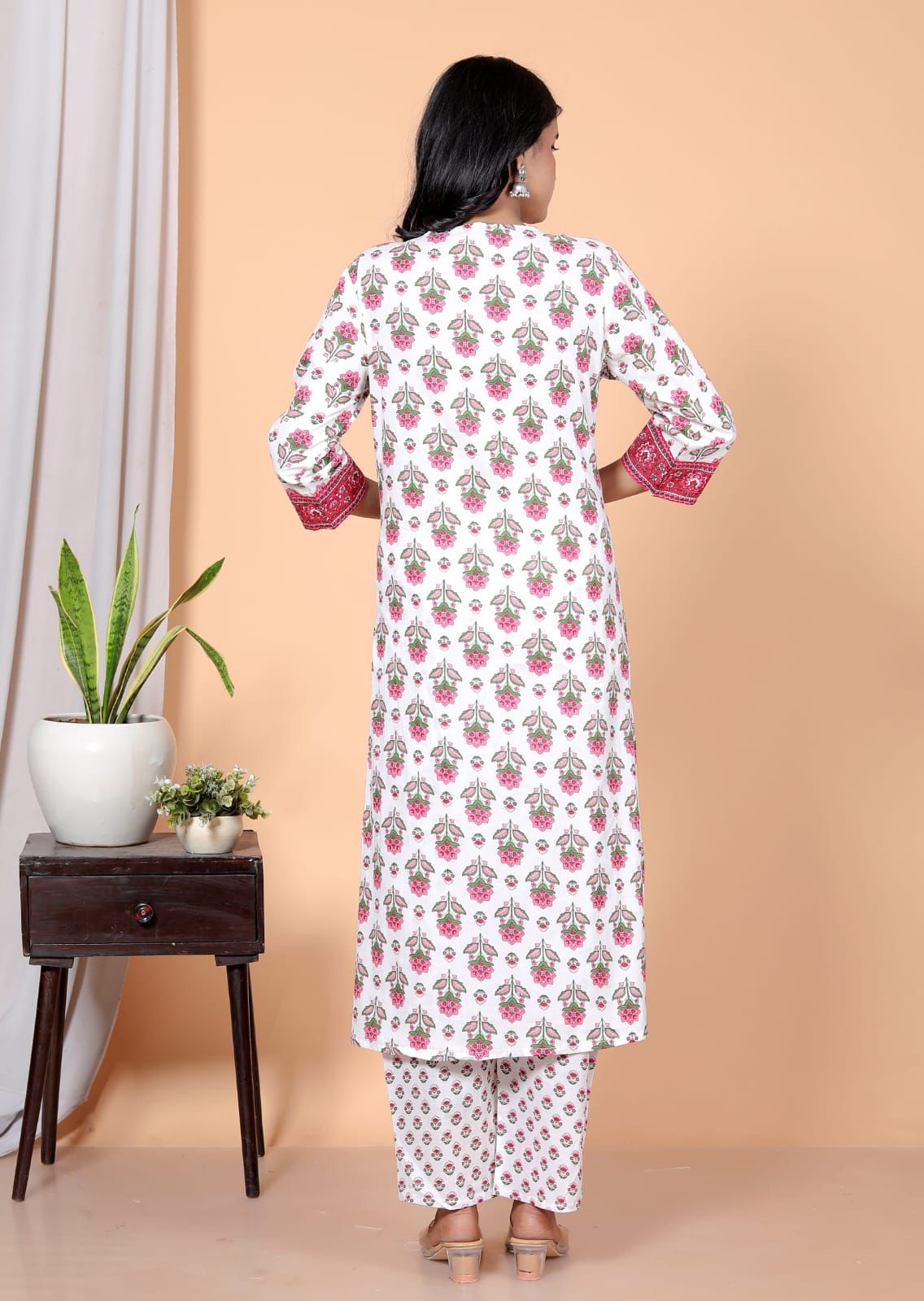 Kuruvi White Floral A-Line Kurta Set with Duppata pockets and palazzo pants