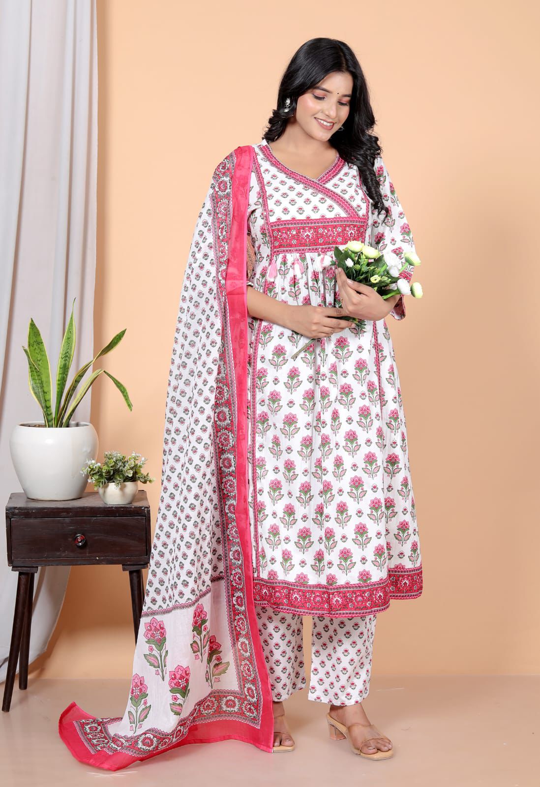 Kuruvi White Floral A-Line Kurta Set with Duppata pockets and palazzo pants